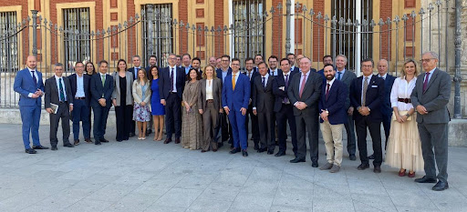 Group photo of the Andalusian Hydrogen Cluster, following the institutional event of the Andalusian Green Hydrogen Alliance.
